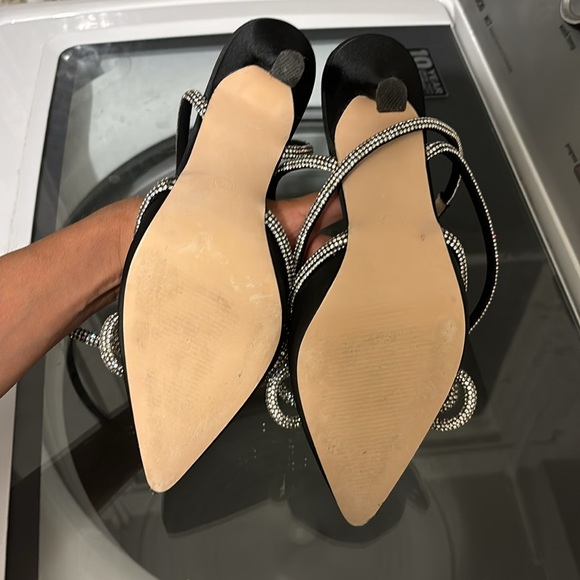 Size 6 . Front bow. Black only wore twice - Picture 6 of 6